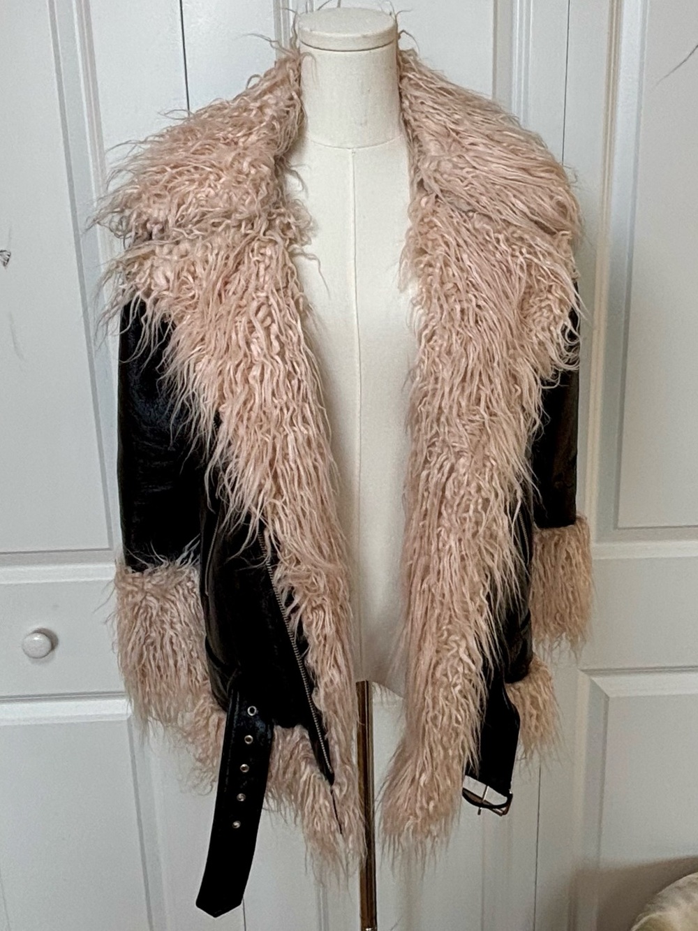 Forever 21 Women’s Black Faux Patent Leather Moto Jacket w/ Shaggy Fur Trim